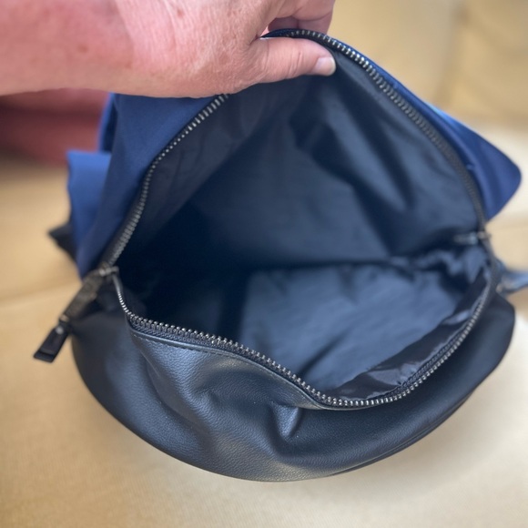 Versace Parfums bucket bag with shoulder straps. Blue with leather trim. - Picture 9 of 11